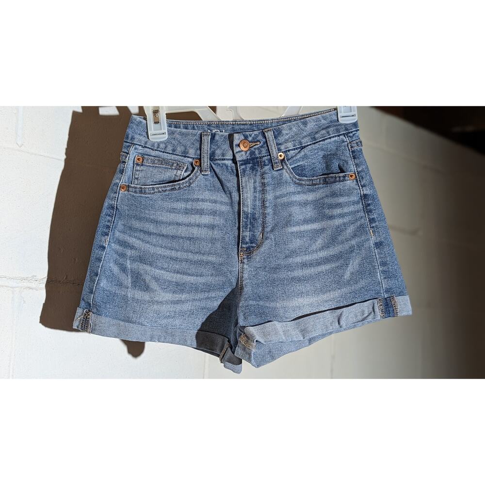 No Boundaries Stretch Denim Jean Mom Shorts High Waisted Cuffed Hem Blue Wash 7